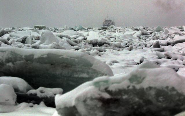 Click to enlarge Ice on the Danube
