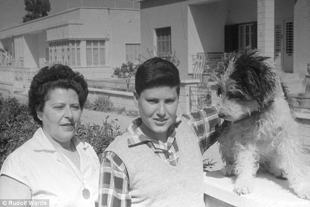 Click to enlarge uri geller child