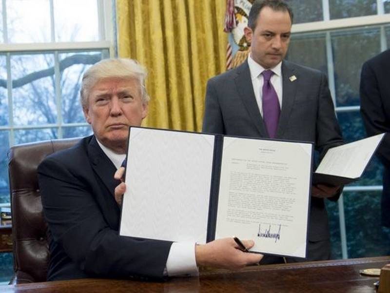 Click to enlarge Trumps signs orders
