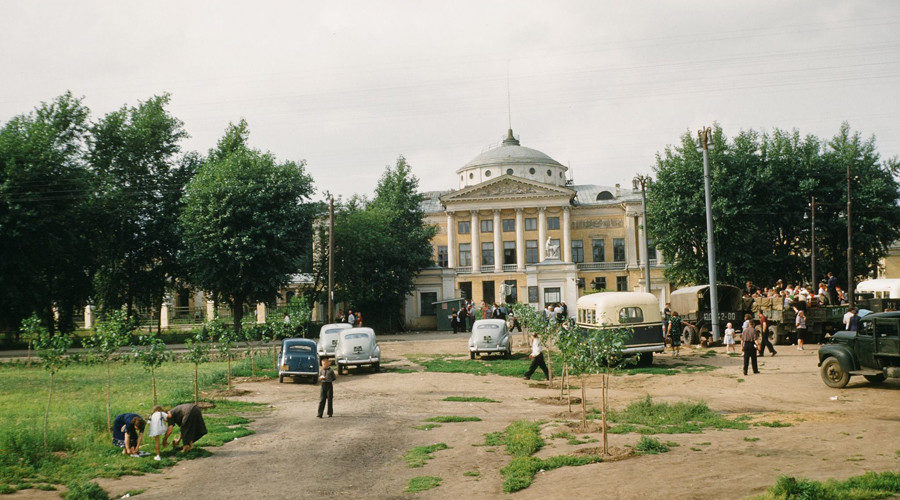 Click to enlarge Photograph from Martin Manhoff archive of Russia during Stalin