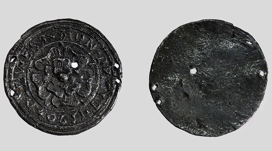 Click to enlarge Tudor rose pendant