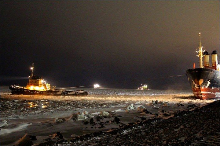 Vessels Kapitan Dranitsyn and Admiral Makarov ‘marooned’ in east for the rest of winter after getting trapped off Chukotka.
