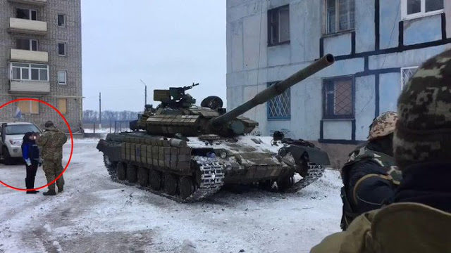 Click to enlarge Ukrainian tanks deployed between civilian homes and apartments in Avdeevka