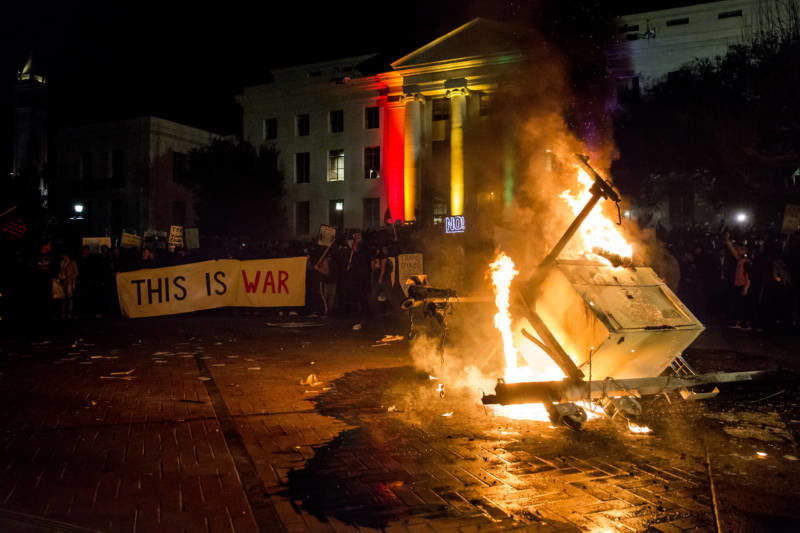 incendio uc berkeley protestas