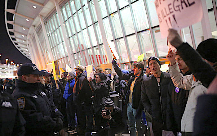 Click to enlarge Airport travelers