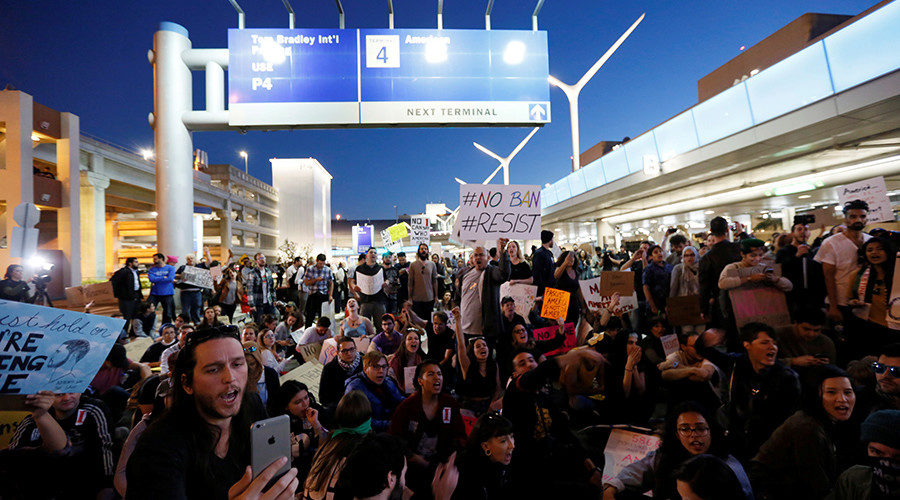 Click to enlarge trump ban protest lax