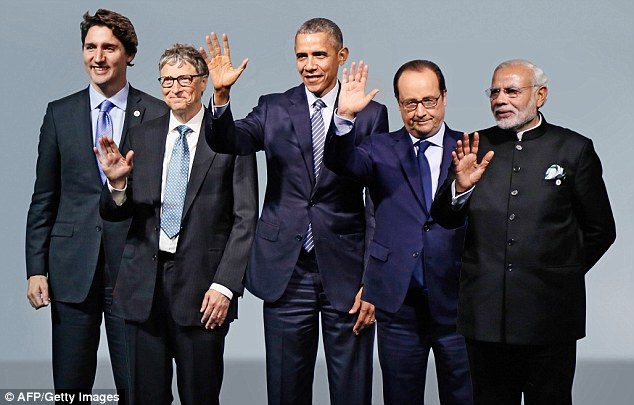 Canadian Prime Minister Justin Trudeau, Microsoft CEO Bill Gates, US President Barack Obama, French President Francois Hollande and Indian Prime Minister Narendra Modi at the world climate change conference