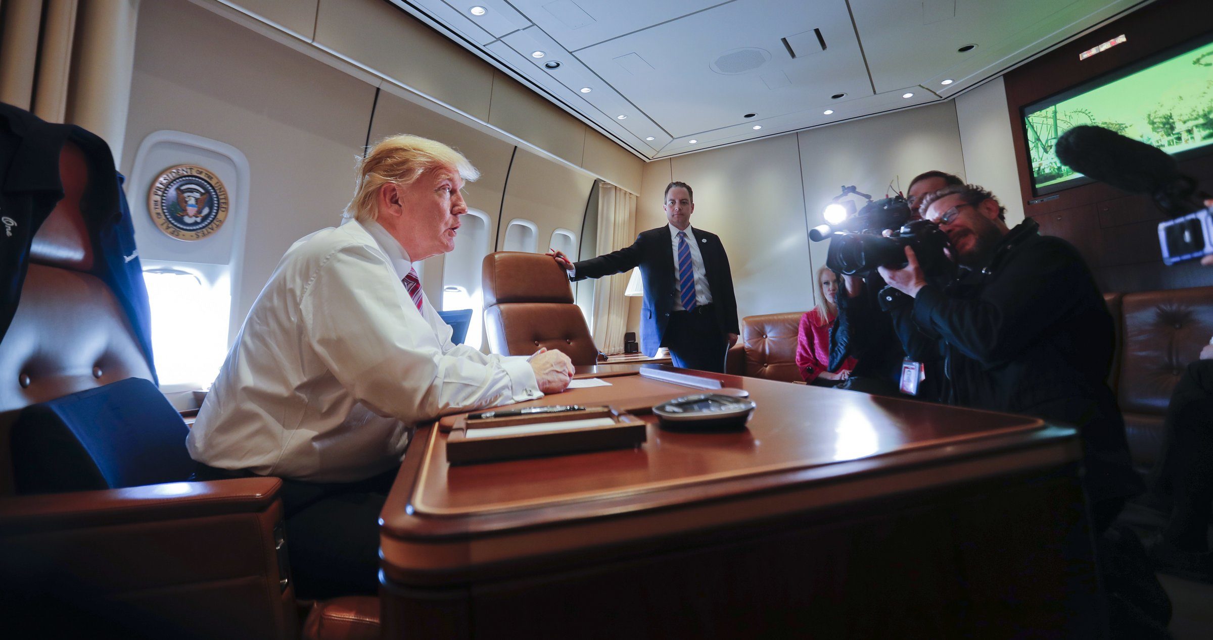 trump on airforce one