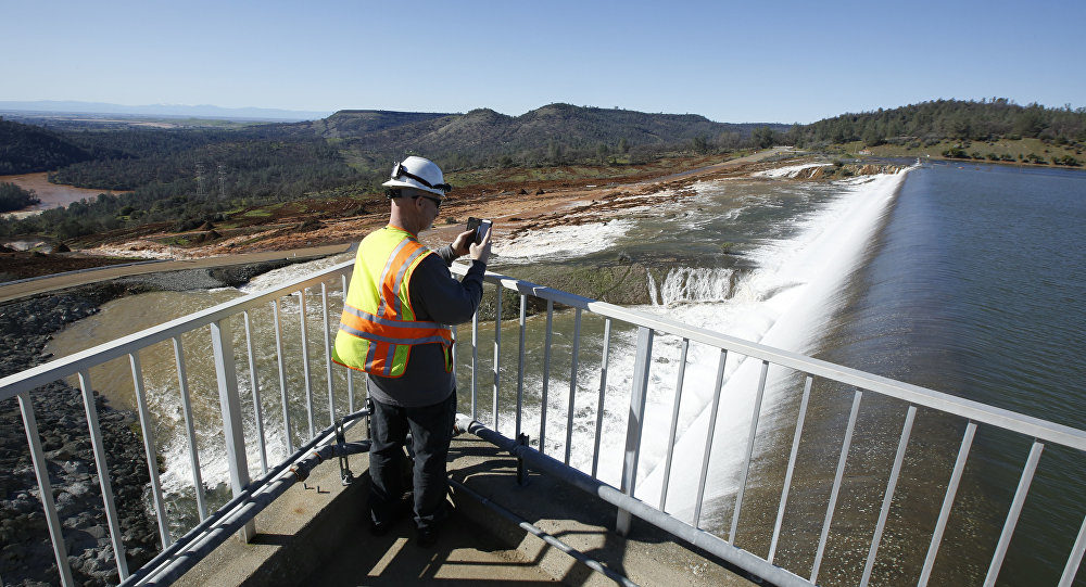 Click to enlarge Russia offers help for US dam collapse fears