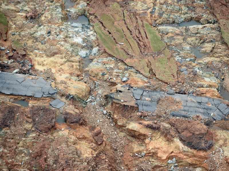 Click to enlarge Oroville dam damage