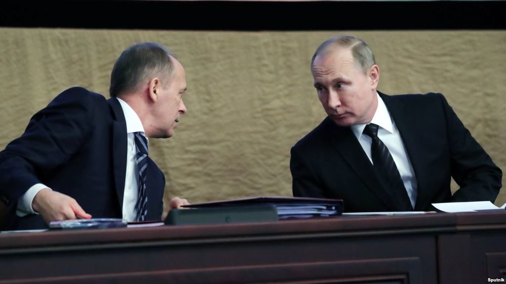 Click to enlarge Putin talking to Bortnikov