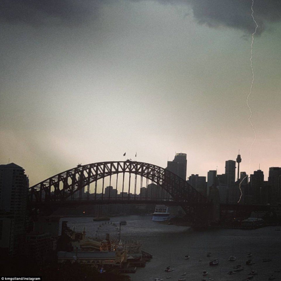 Click to enlarge Sydney lighting storm