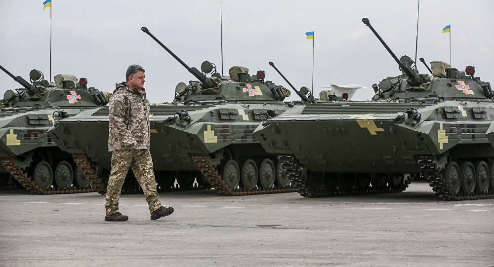 Poroshenko walking past tanks
