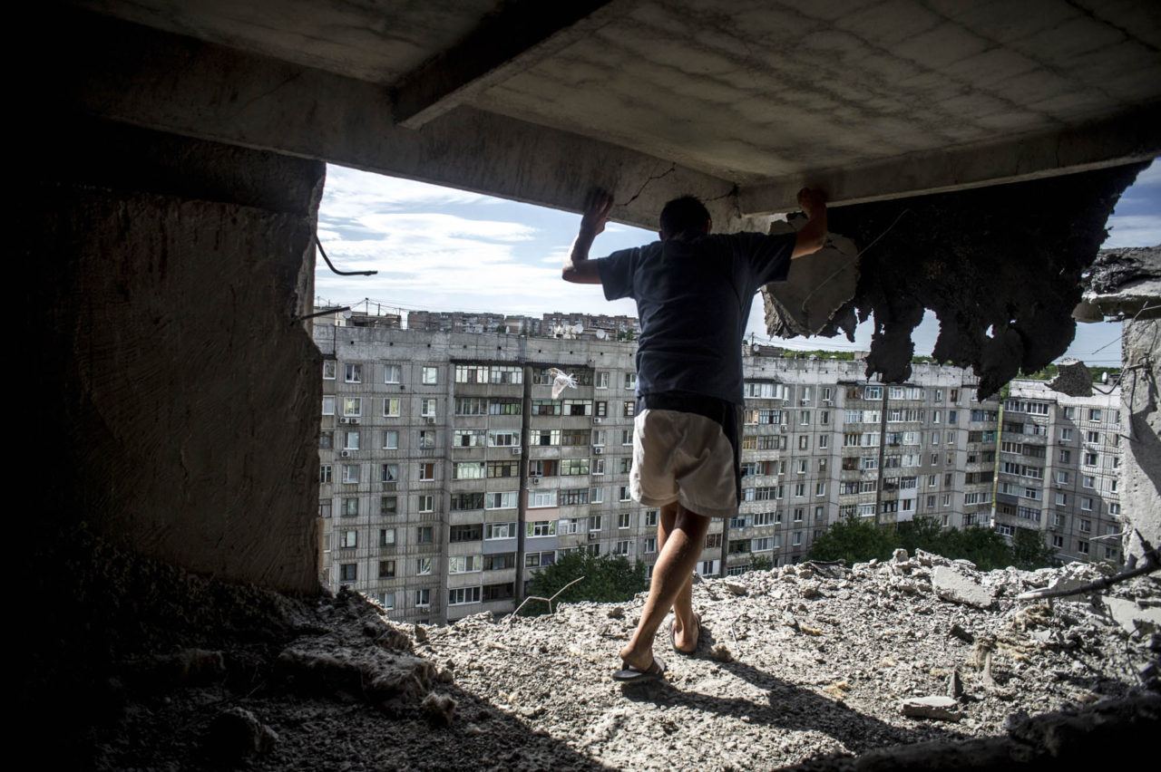 Lugansk Mirny damage civilians bombing shelling Ukraine Donetsk Kiev
