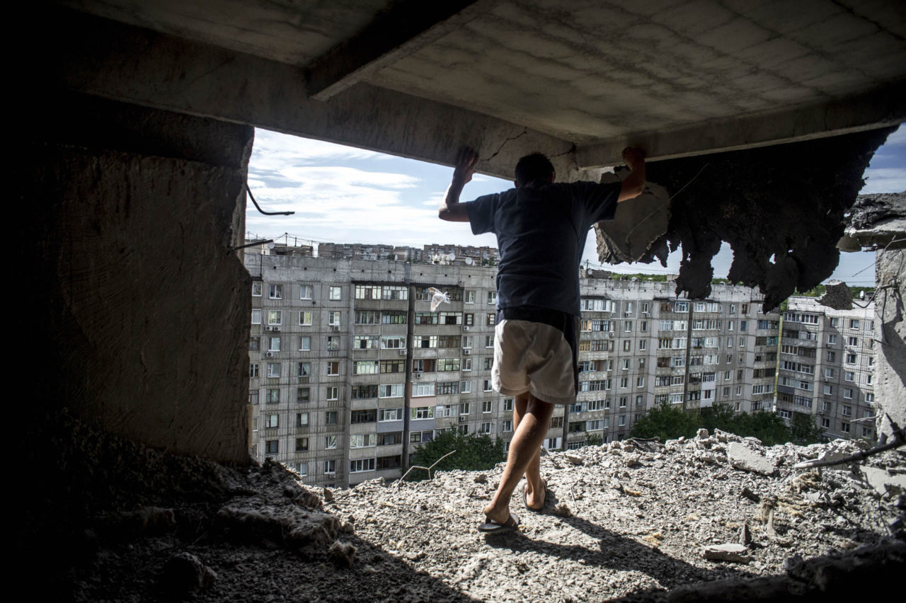 Click to enlarge Lugansk Mirny damage civilians bombing shelling Ukraine Donetsk Kiev
