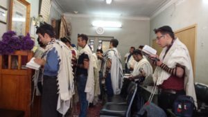 Click to enlarge Jews worshipping in Iran