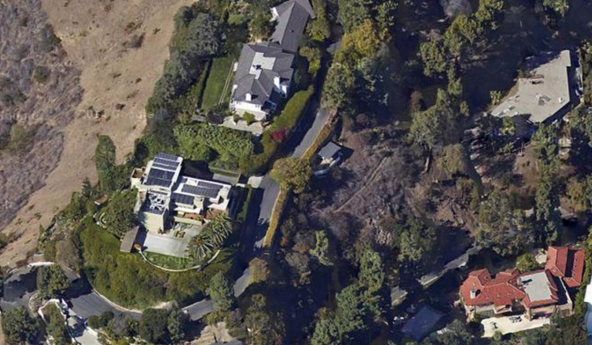 Click to enlarge Jodie Foster's house via Google map