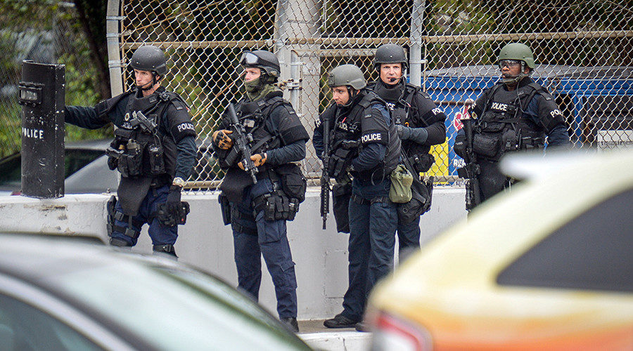 Click to enlarge Police fence armed