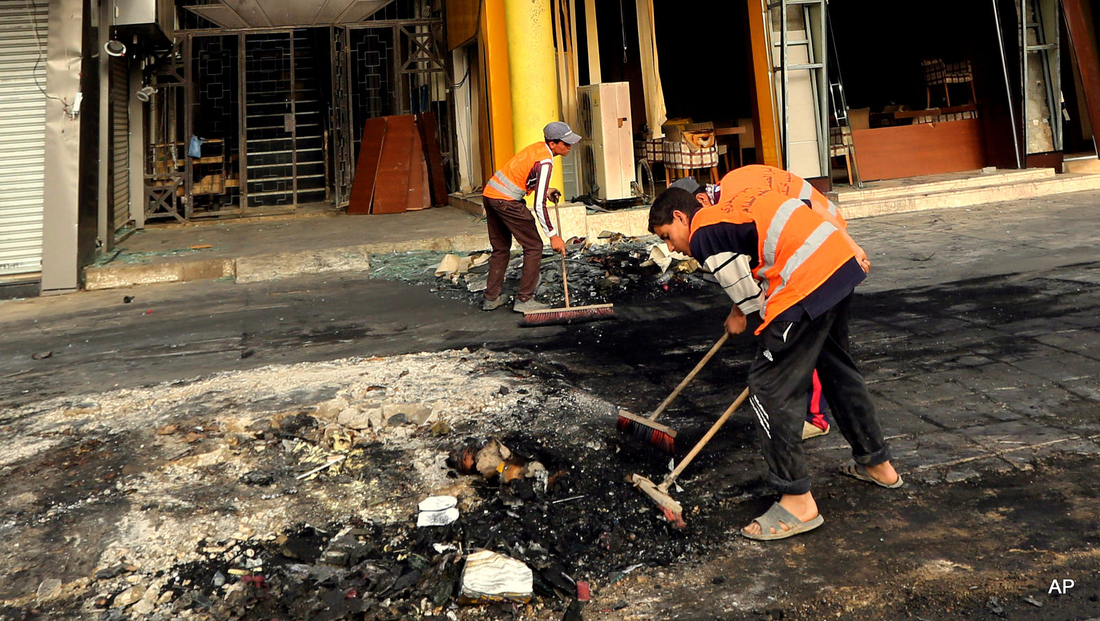 Click to enlarge Iraq municipal workers