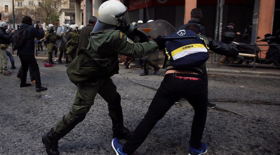 Click to enlarge protesters greece