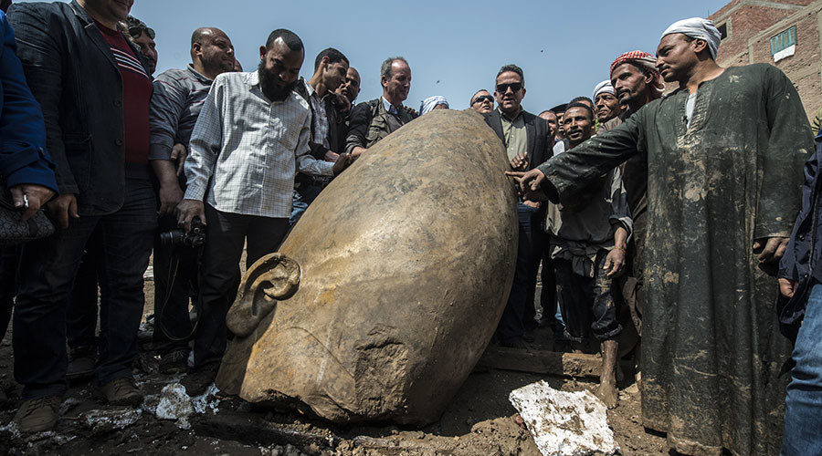 Pharoah Ramses statue Cairo