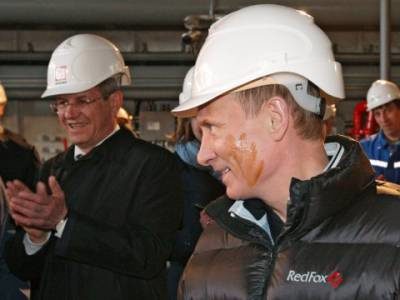 Putin near oil rig