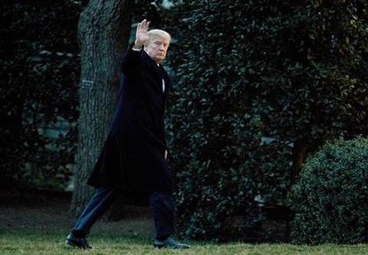 Donald Trump waving