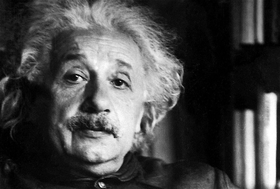  Albert Einstein