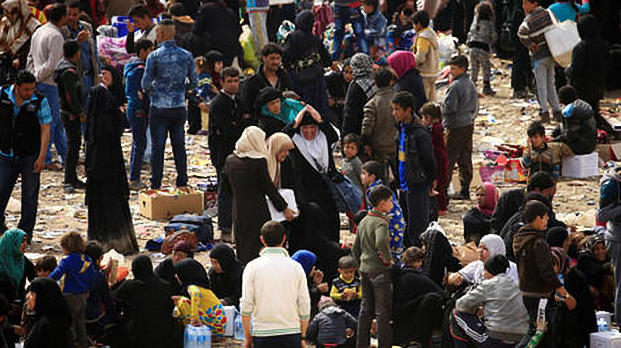 Refugees flee Mosul