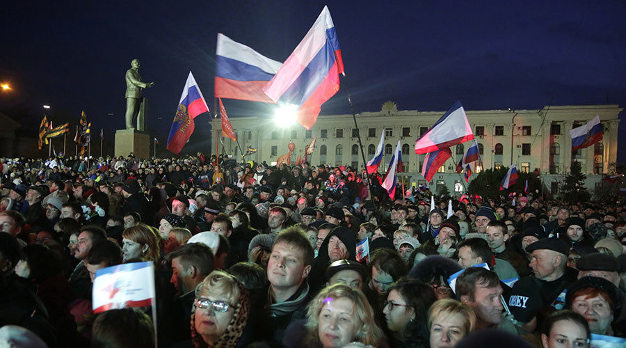 Crimea Russia protest crowd