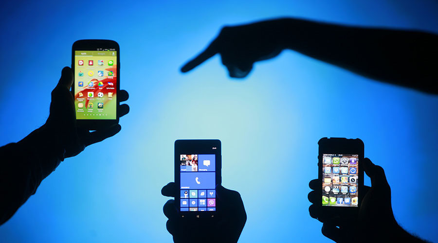 Twitter social media cell phone facebook
