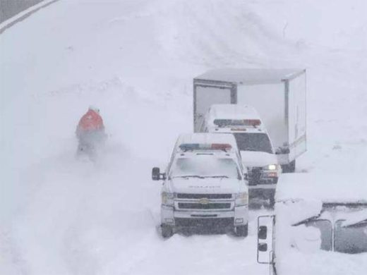 300 vehicles stuck on Quebec highway for 14 hours during snowstorm