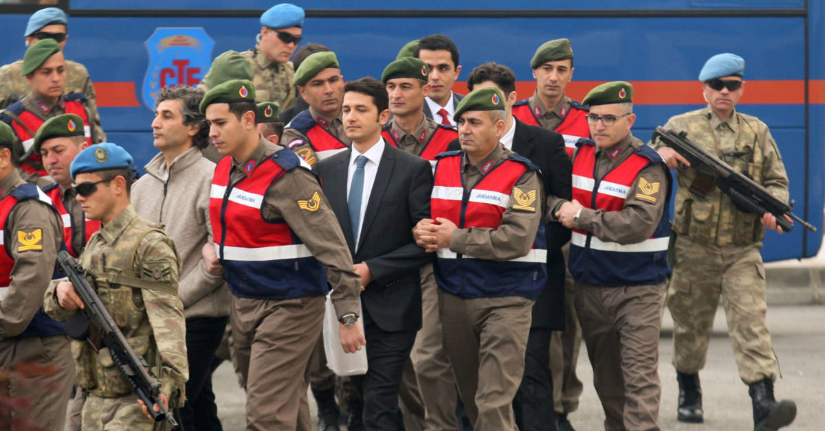 Erdogan coup attempt arrests soldiers 