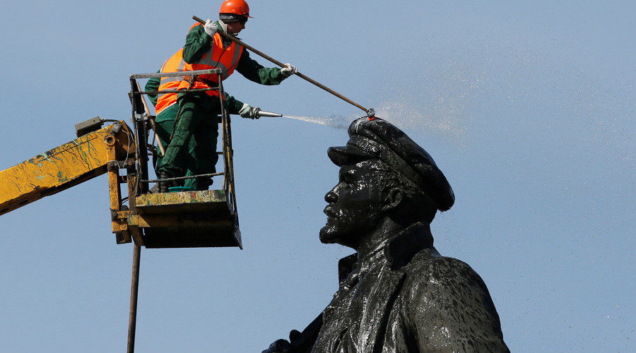 lenin statue