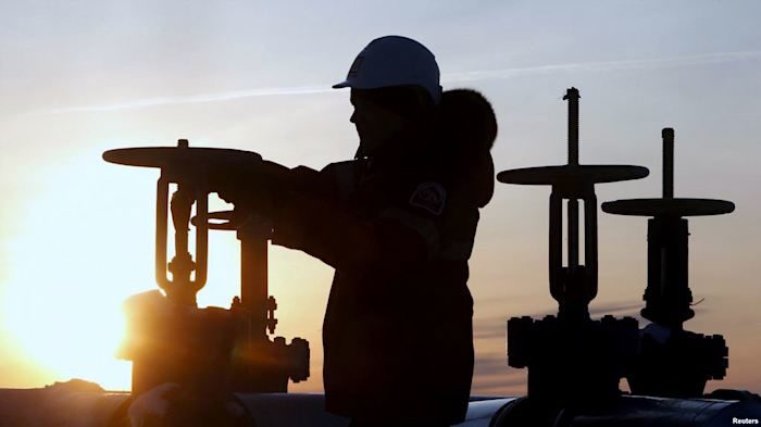 Oil flow turn down