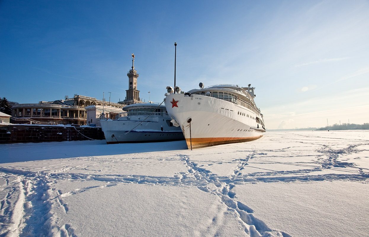 ships arctic ocean