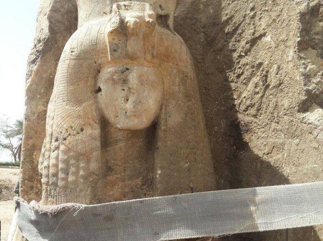 Queen Tiye statue