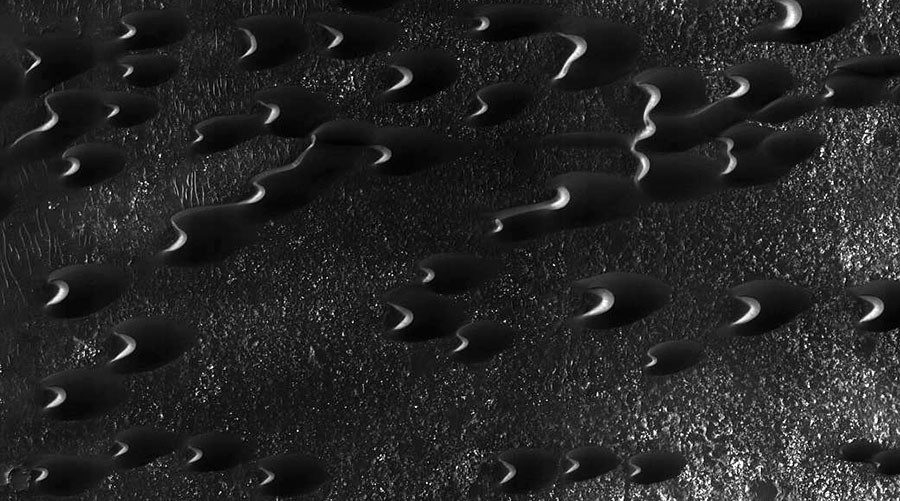 Mars worm sand dunes