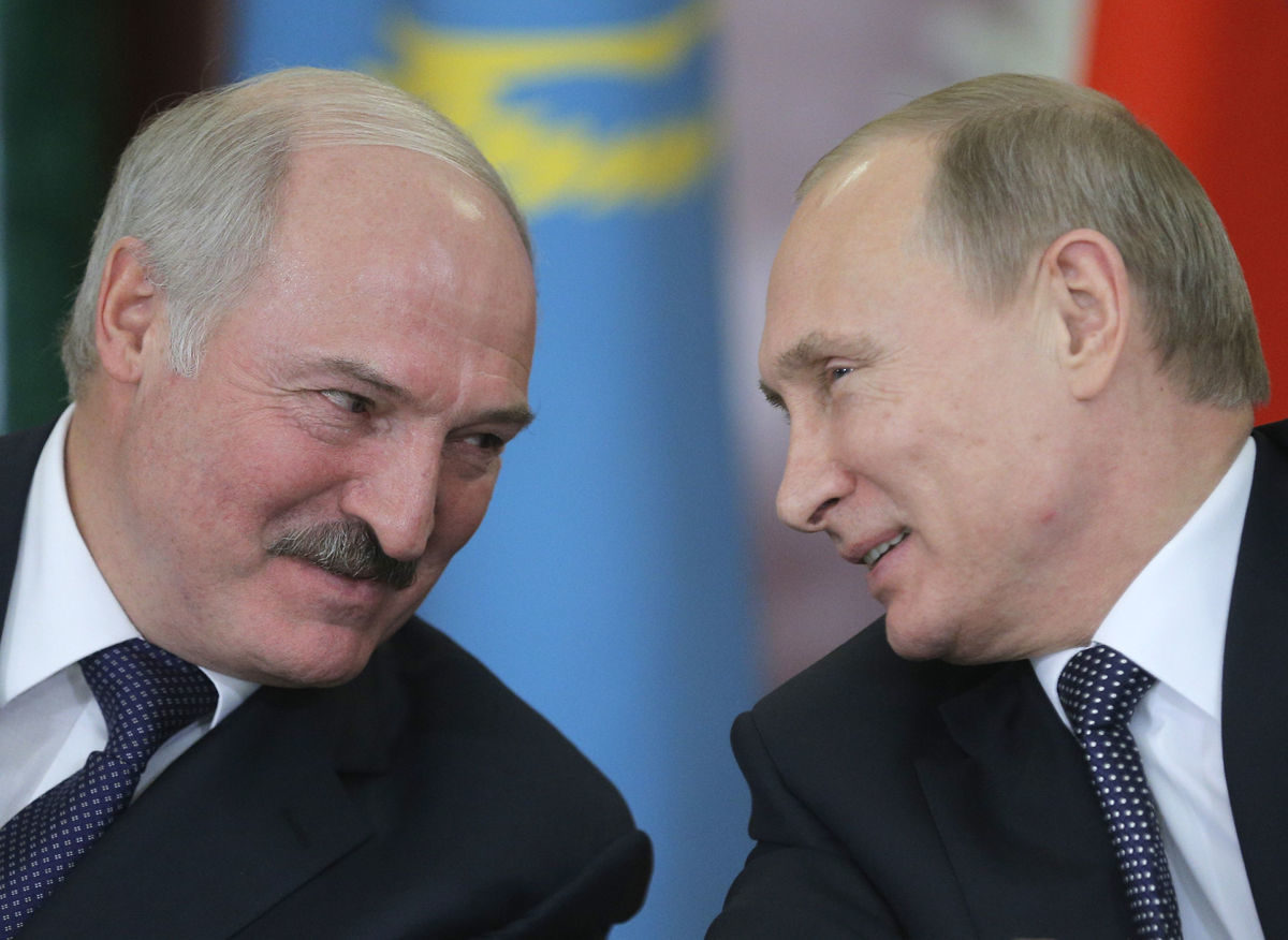 Click to enlarge Belorussian President Alexander Lukashenko talks with putin belarus