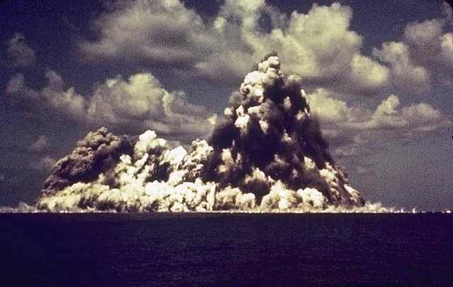 Deadly eruption of Beyonesu Rocks, Japan in 1952