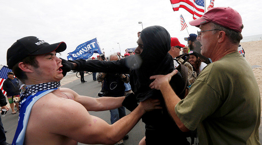 Click to enlarge Trump protesters