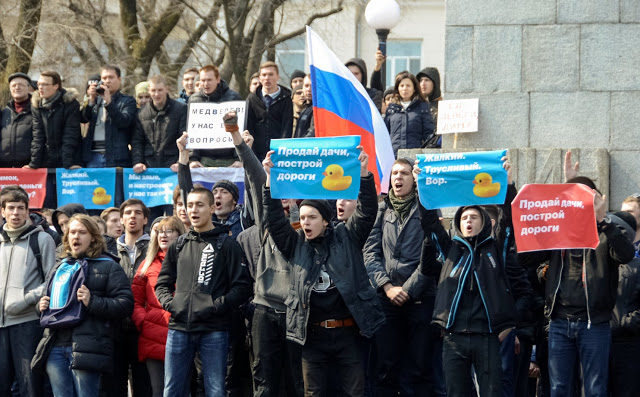 Moscow protests yellow duck