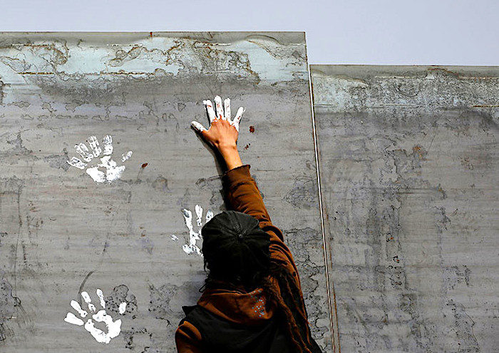 wall and handmarks