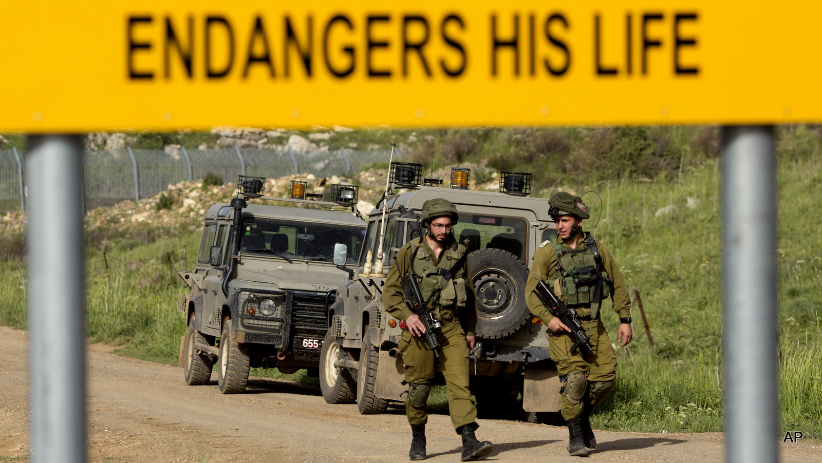 soldier golan heights