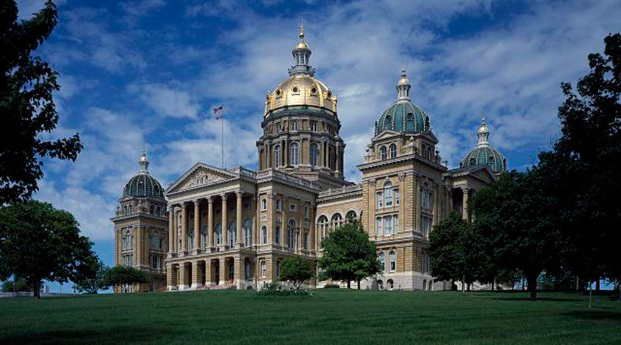 The State Capitol building in Des Moines, Iowa