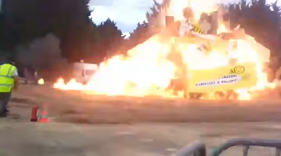 Click to enlarge ‘Accidental’ explosion in Paris suburb