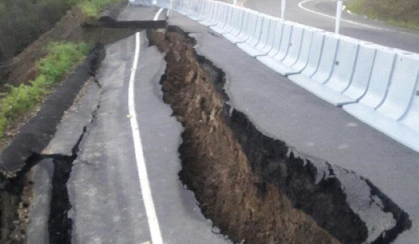 Click to enlarge Redwood road sinkhole