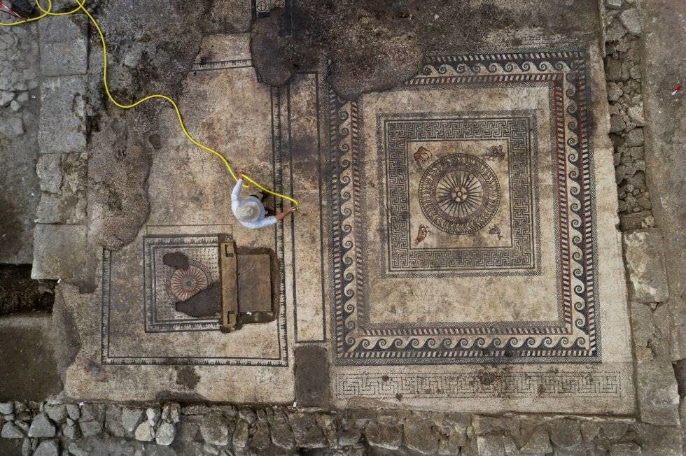 Click to enlarge roman mosaic france