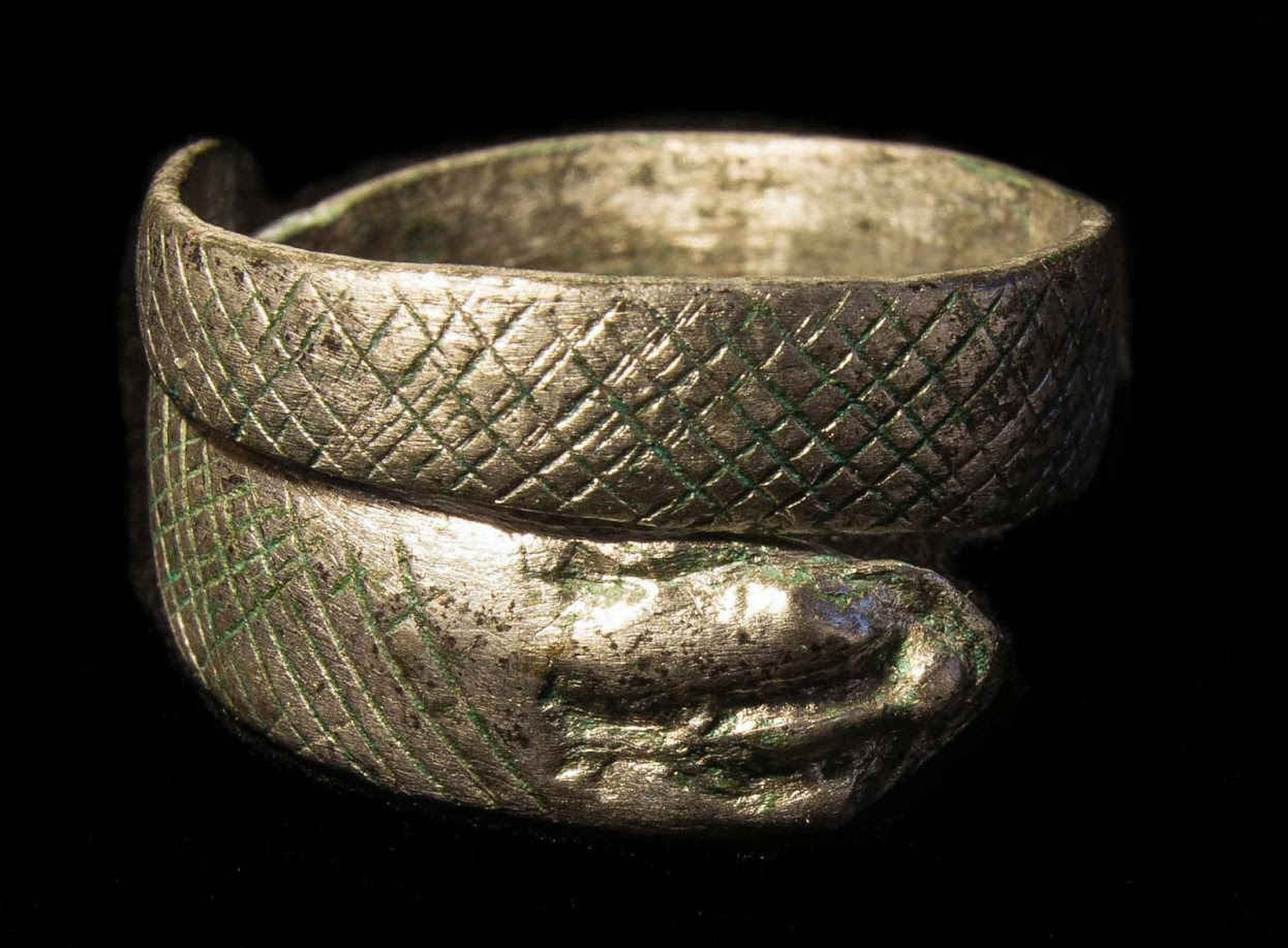 Silver snake ring