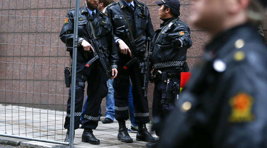 Click to enlarge police cops riot gear Oslo Norway